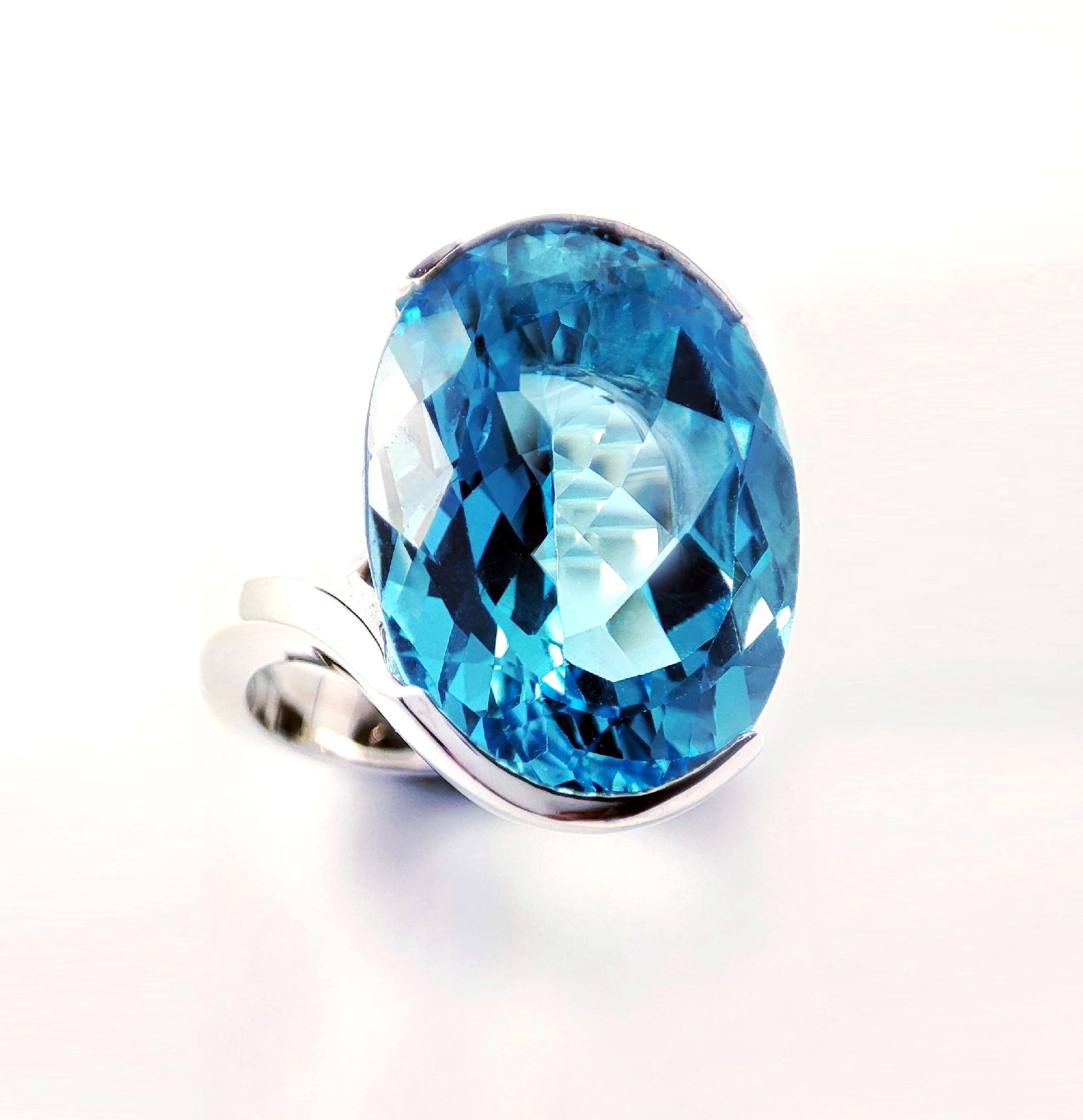 Blue Topax oval 30ct ring