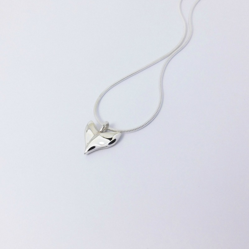 silver_silken_mini_leaf_pendant_crop